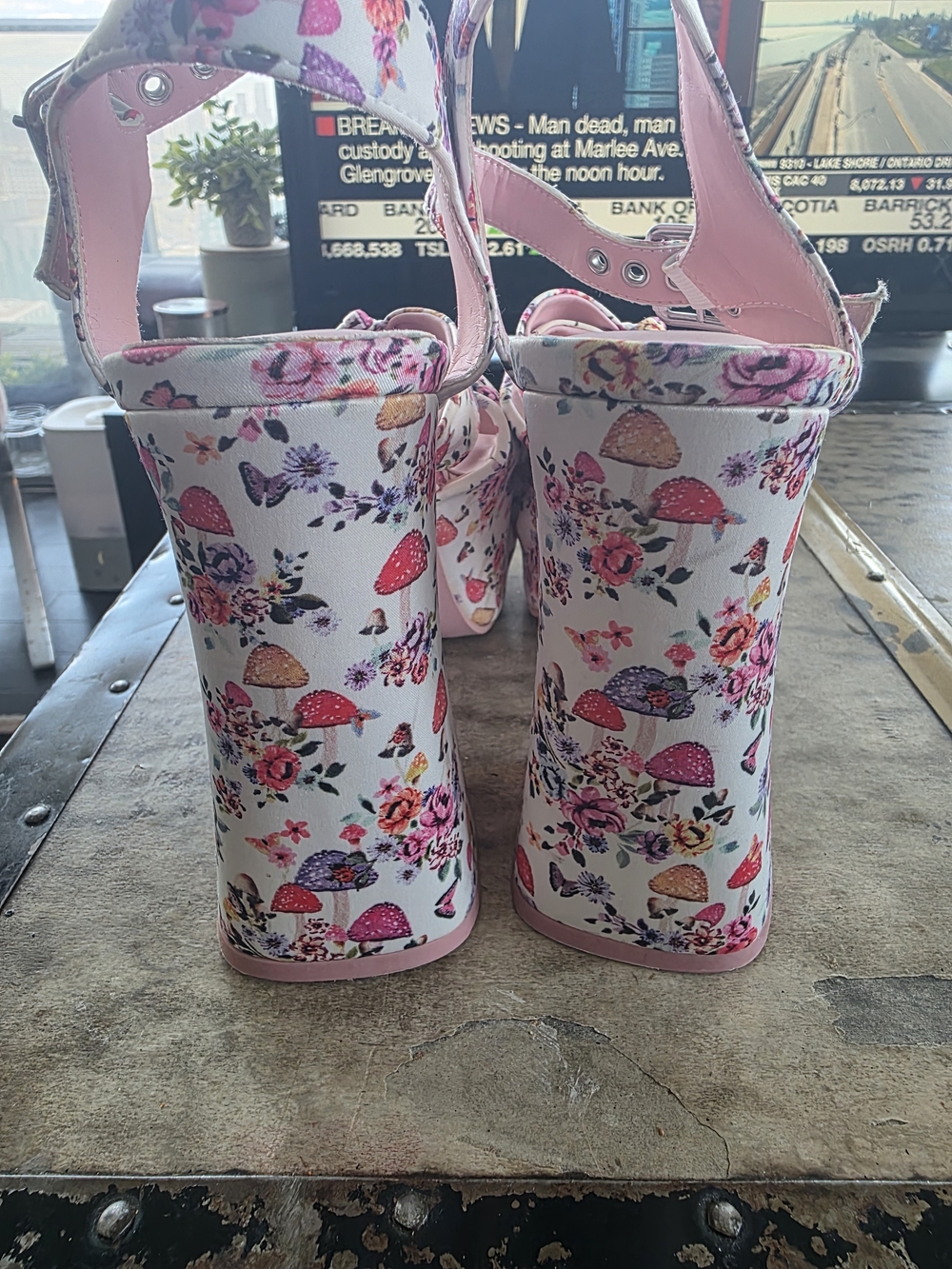 Sugar Thrillz White Floral Platform Block Heels - Picture 6 of 7